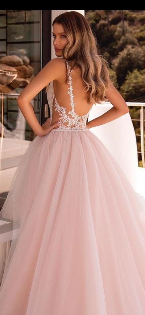 Prom Dress Light Pink, Kardashian Style Casual, Matric Farewell Dresses, Flowy Prom Dresses, Poofy Prom Dresses, Matric Dress, Farewell Dresses, Matric Dance Dresses, Stunning Prom Dresses