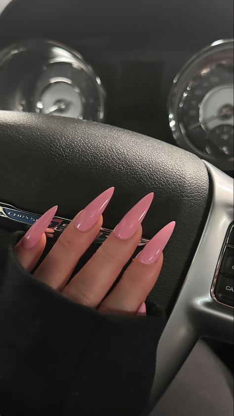 Pink Stilletos Nails, Chrome Nails 2023, Black Nails Ombre, Ombre Nails French Tip, Winter Nails Green, Nails Ombre French, Gel Nails Chrome, Ombre Nails French, Acrylic Nails Ombre