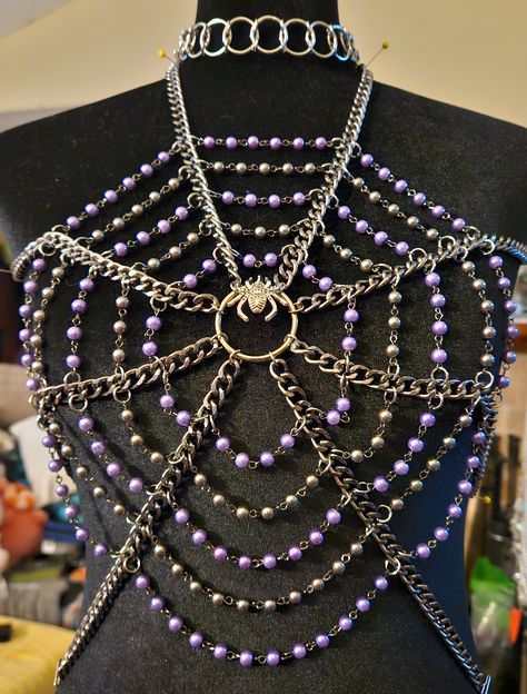 Spiders! Purple and black pearls make up this extra large spider web. Attached to a choker & belt and a couple if spider charms for a finishing touch.  Perfect for a rave or a fun evening out! Spider Web Fashion Runway, Spider Belt, Armor Core, Spider Choker, Punk Jewelry Diy, Pearl Spider, Armor Jewelry, Spider Web Necklace, Chain Crafts