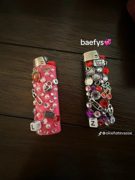 Diy Decorate Lighter, Lighter Art, Custom Lighters, Group Crafts, Bic Lighter, Rhinestone Projects, Cool Lighters, Rhinestone Crafts, Bling Crafts