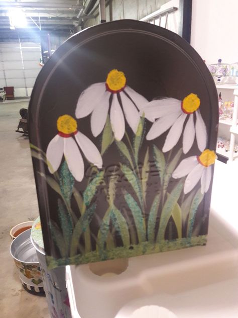 Mail Box Paint Ideas, Cute Mailbox Ideas Paint, Painting Mailbox Ideas, Painted Flower Boxes, Painted Mailbox Ideas Diy, Mailbox Painting Ideas, Mailbox Painting, Painted Mailbox, Painted Mailboxes