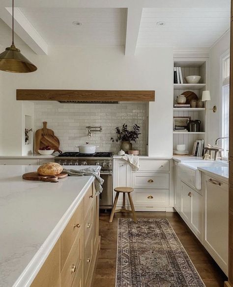 Cooking Alcove, Cozy Modern Farmhouse, Kitchen Hood Ideas, Farmhouse Home Design, Modern Farmhouse Cottage, Kitchen Vent Hood, Kitchen Vent, Barn Kitchen, White Shaker Cabinets