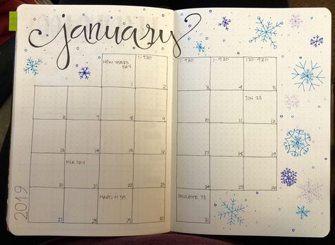 January monthly layout spread bullet journal snowflakes 2019 January Spread, Monthly Bullet Journal Layout, Bullet Journal Calendrier, January Journal, Bullet Journal Work, Bullet Journal Month, Bullet Journal Monthly Spread, January Bullet Journal, January Calendar