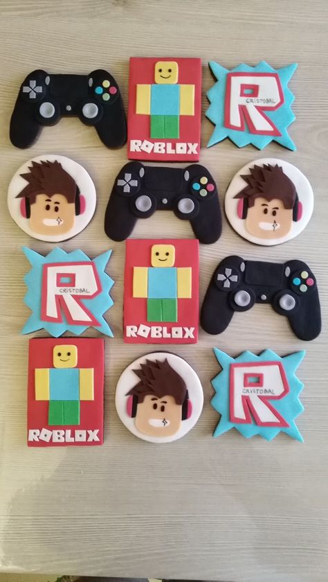 Roadblocks Birthday Party, Roblox Birthday Cookies, Roblox Cookies Decorated, Roblox Birthday Decorations, Roblox Cake Boys, Roblox Cookies, Roblox Cupcakes, Roblox Party Ideas, Roblox Themed Birthday Party