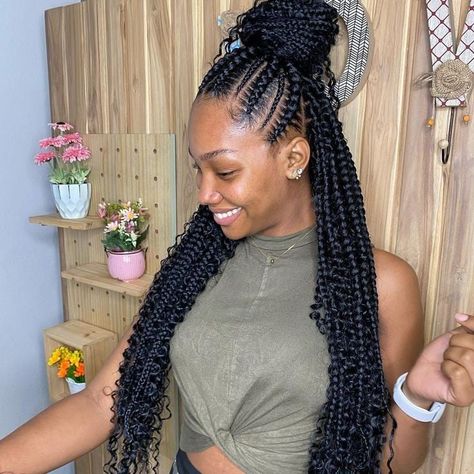 33 Gorgeous Braided Ponytail Hairstyles for Black Women Half Up Half Down Braids Hairstyles, Feedins Braids, Half Up Half Down Braids, Ponytail Hairstyles For Black Women, Feed In Braids Ponytail, Carrot Hairstyles, Corn Rows, Diy Hairstyle, Ponytail Braid