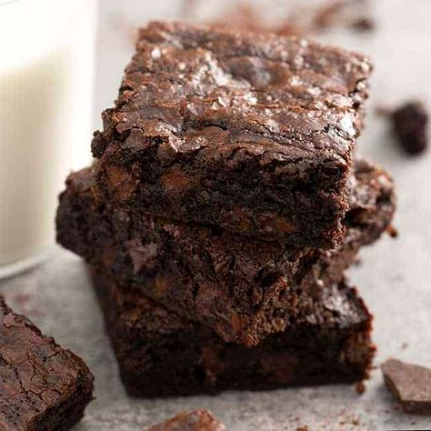 Brownie Recipe - Preppy Kitchen John Kanell, Almond Flour Brownies, Paleo Brownies, Fudgy Brownie Recipe, Best Brownie Recipe, Dark Chocolate Brownies, Preppy Kitchen, Delicious Brownies, Homemade Brownies