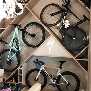 Cycling • Ciclismo • Cyclisme (@mycyclinglifestyle) • Instagram photos and videos Cycle Store Design, Bike Wall Storage, Bike Storage Apartment, Bike Storage Solutions, Bedroom Decoration Ideas, Would You, Bicycle Stand, Cycle Store, Bicycle Decor