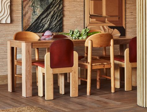 The Wood Style We Didn't See Coming - Chunky, Knotty Pine Furniture Is Back (Or Is It?) - Emily Henderson #homedecor #interiors #designtrends Emily Henderson Living Room, Chunky Dining Table, Comfy Sectional, Emily Henderson Design, Dining Room Paint Colors, Dining Room Table Centerpieces, Dining Room Paint, Knotty Pine, Dining Room Art