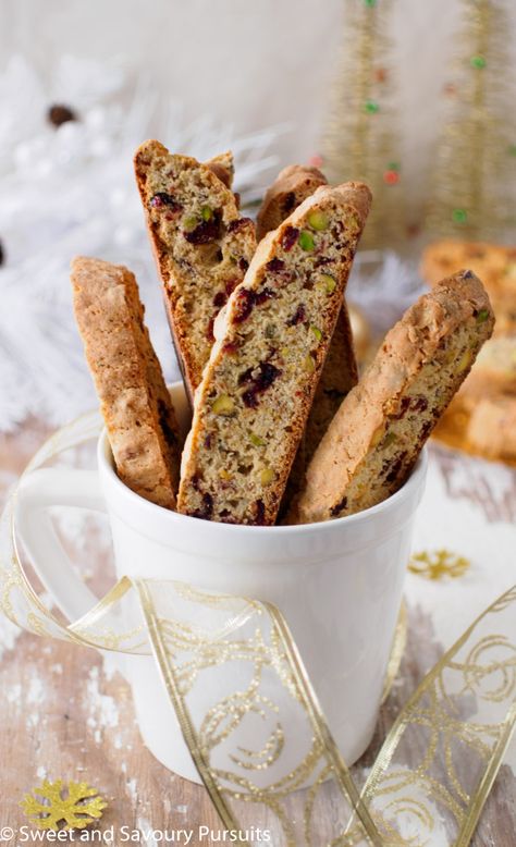 Pistachio and Cranberry Biscotti - This is an easy biscotti recipe you'll want to make this holiday season. Holiday Biscotti, Dried Cranberries Recipes, Cranberry Biscotti, Cranberry Pistachio Biscotti, Pistachio Biscotti, Ricotta Cookies, Cranberry Pistachio, Almond Biscotti, Biscotti Recipe