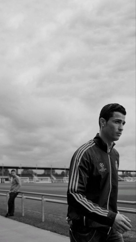 Ronaldo Aesthetic, Ronaldo Madrid, Alessandro Nesta, Cristiano Ronaldo Style, Cr7 Wallpapers, Football Players Photos, Neymar Football, Hot Rods Cars Muscle, Soccer Inspiration