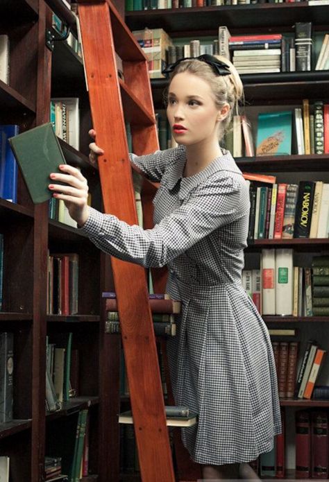 James Book, Portret Feminin, Librarian Style, Librarian Chic, Candice Accola, Sam Claflin, Kellin Quinn, Fandoms Unite, Shotting Photo