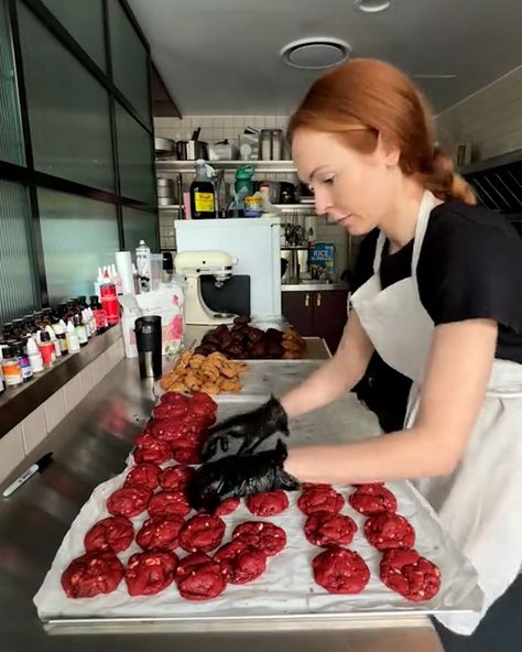 Baker Vision Board, Baker Job Aesthetic, Bakery Job Aesthetic, Baker Aesthetic Outfit, Owning A Bakery Aesthetic, Bakery Owner Aesthetic, Baker Job, 60 Cookies, Baker Aesthetic