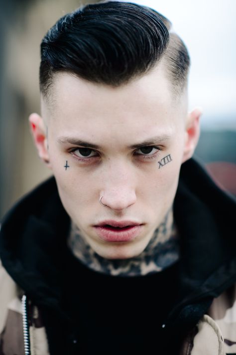 Face Tats, Shaved Hair Cuts, Rockabilly Hair, Face Tattoos, Boy Tattoos, Corte De Cabelo Masculino, Head Tattoos, Model Face, Face Tattoo