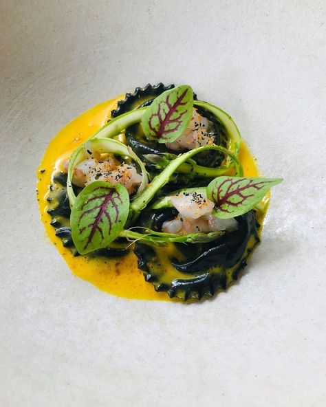 Chef's Roll, Inc. on Instagram: “White Asparagus-Squid ink Ravioli , Scarlet Prawns Tartare, Saffron Butter Cream⁠ ⁠ by @oliokensingtonst⁠ ⁠ ⁠ ⁠ .⁠ .⁠ .⁠ #chefsroll…” Gourmet Pasta Plating, Pasta Plating, Saffron Butter, Gourmet Plating, Fine Dining Starters, Fine Dining Plating, Gourmet Pasta, Ravioli Pasta, Gourmet Food Plating