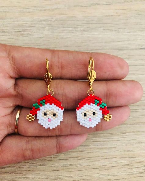 Atrévete a usar accesorios únicos y diferentes 💫✨ Pídelo en tus colores favoritos🥰 Elaborados en cristales de miyuki, hechos a mano con m… | Instagram Miyuki Earrings, M Instagram, Brick Stitch Earrings, Beaded Animals, Beaded Bracelets Diy, Brick Stitch, Christmas Jewelry, Geometric Earrings, Hama Beads