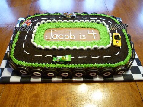 Race Track cake surrounded with Oreo cookie "wheels" and yogurt covered pretzel circles for the inside track.  I covered the board with a checkerboard bandana then covered that with plastic wrap.  The "track" is crushed cookie. Race Track Cake, Racing Cake, Motorcycle Cake, Race Car Cakes, Handbag Cakes, Easy Minecraft Cake, Cars Birthday Cake, Cars Cake, Birthday Sheet Cakes