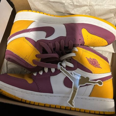 These are the university gold/white/light Bordeaux Jordan 1’s. School Season, Jordan Shoes, Jordan 1, White Light, Back To School, Jordan, University, Size 7, Handbags