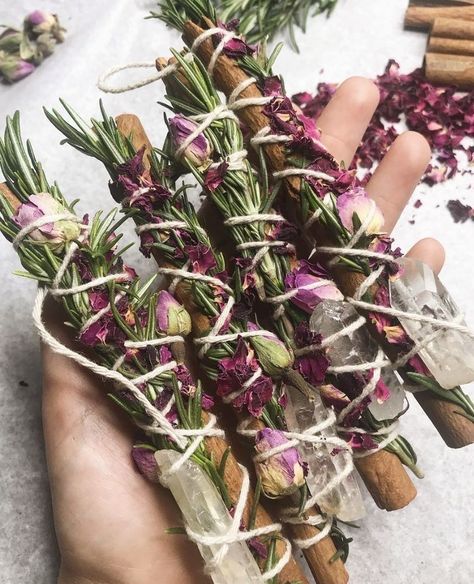 Cinnamon Smudge, Cinnamon Garden, Magia Das Ervas, בר מצווה, Witch Aesthetic, Smudge Sticks, Green Witch, Back In Stock, Rose Petals