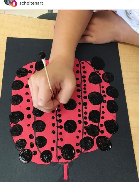 Yayoi Kusama Art Lesson For Kindergarten, Yahoo Kusama, Halloween Art Lessons, Halloween Coloring Pictures, Art Mom, Montessori Art, Art Teaching, Mom Art, Yayoi Kusama