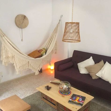 Hammock In The Living Room, Hammock Living Room Ideas, Inside Hammock Ideas, How To Hang A Hammock Indoors, Hammock Indoor Ideas, Indoor Hammock Stand, Hammock In House, Hammock Inside House, Home Hammock