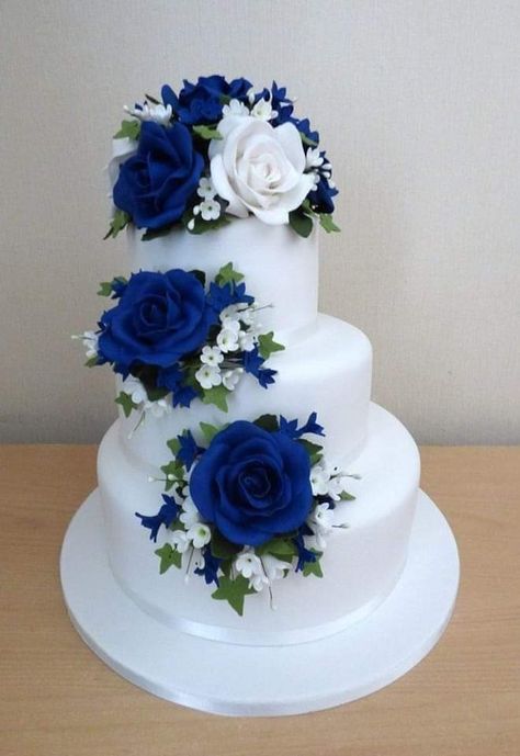 Royal Blue Wedding Cakes, Royal Blue Cake, Wedding Sheet Cakes, Quince Cake, Extravagant Wedding Cakes, Brides Cake, Wedding Cake Roses, White Roses Wedding, Dream Wedding Cake