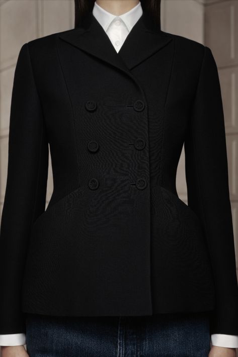 The iconic Dior Bar Jacket is reimagined for the 30 Montaigne capsule by Maria Grazia Chiuri in six irresistible variations ranging from classic black cuts to graphic Cannage embroidery. © Brigitte Niedermair Bar Jacket Dior, Dior Jacket Women, Fem Suit, Dior Bar, Dior Suit, Classic Parisian Style, Bar Jacket, Dior Blazer, Stylish Business Outfits