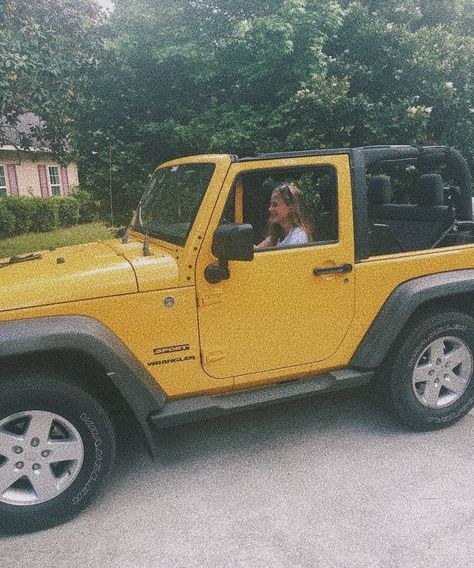 Yellow Jeep Accessories, Yellow Jeep Wrangler, Golden Retriever Yellow, Jealousy Jealousy, Yellow Jeep, Board Pictures, Car Things, Tshirts Design, Car Deco