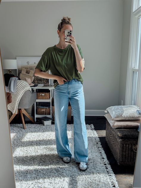 Wide Leg Full Length Jeans Outfit, Wide Leg Jeans Graphic Tee Outfit, Light Denim Wide Leg Jeans Outfit, Wise Leg Jeans Outfit, Wide Leg Levis Outfit, Wide Leg Jeans Outfit 2024, Full Length Wide Leg Jeans Outfit, Wide Leg Jeans Outfit Over 40, Light Wide Leg Jeans Outfit