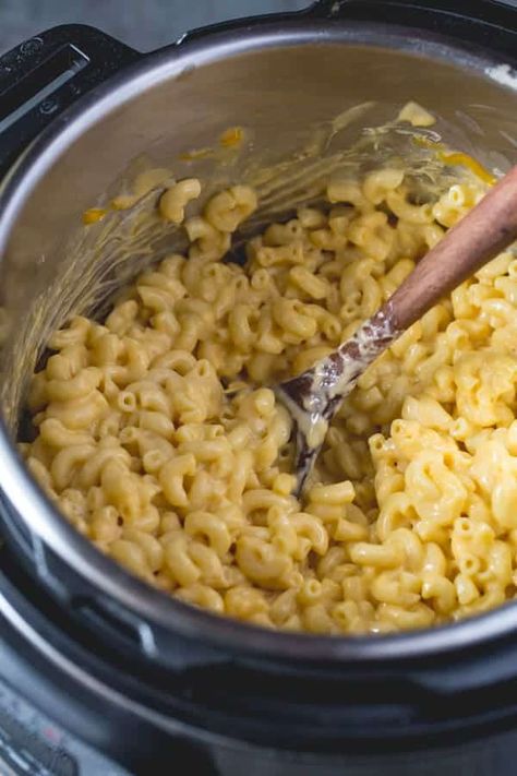 Easy 4 Ingredient Instant Pot Mac and Cheese - Cook Fast, Eat Well Instant Pot Mac And Cheese, Pot Mac And Cheese, Mac Cheese Recipes, Creamy Mac And Cheese, Mac And Cheese Recipe, Easy Instant Pot Recipes, Instant Pot Dinner Recipes, Mac N Cheese Recipe, Instapot Recipes