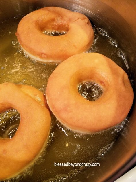 Grandma's Light-as-a-Feather Doughnut Recipe - Homemade Doughnuts Easy, Doughnuts Easy, Donut Truck, Yeast Doughnuts, Potato Food, Doughnut Recipe Easy, Easy Donut Recipe, Doughnuts Recipe, Easy Donuts