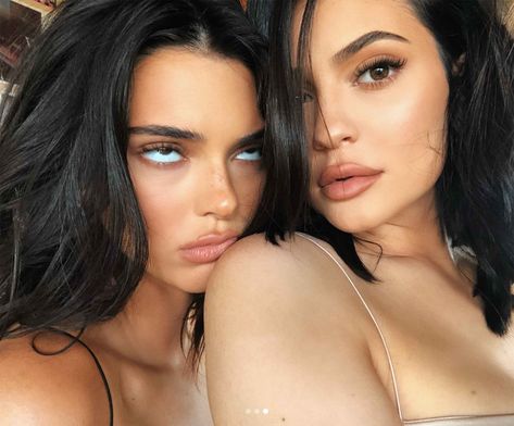 kendall-kylie-selfie-2 Kendall And Kylie, Kendall Jenner, Kylie Jenner