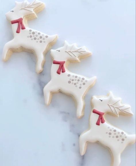 Christmas Deer Cookies Decorated, Deer Sugar Cookies Decorated, Decorated Reindeer Cookies, Deer Cookies Decorated, Reindeer Sugar Cookies Decorated, Reindeer Cookies Decorated, Reindeer Sugar Cookies, Deer Cookies, Christmas Cookie Frosting