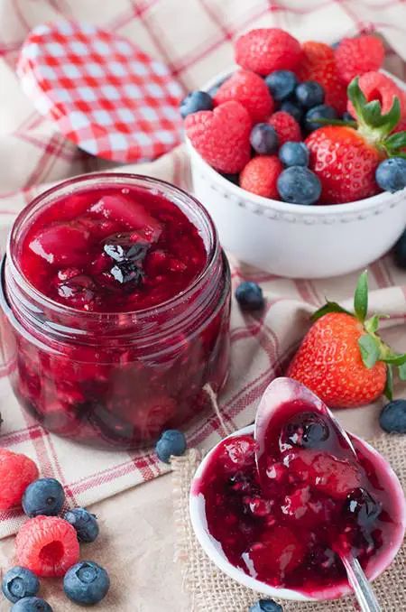 Mixed Berry Compote for Pancakes, Ice Cream and More! | Photos & Food Topping For Pancakes, Mixed Berry Compote, Waffles Ice Cream, Compote Recipe, Berry Compote, Fruit Compote, Fruit Toppings, Stem Challenge, Raspberry Sauce