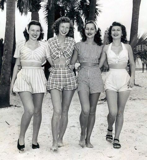 i need to find a 40's summer outfit like this! 40s Mode, Vintage Playsuit, Four Women, Fashion 1940s, Adored Vintage, Moda Retro, Vintage Swimwear, 1950s Style, Vintage Swimsuits