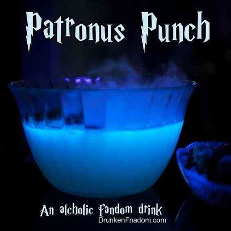 Drinks Alcohol Recipes Party, Harry Potter Food Ideas, Harry Potter Cocktails, Harry Potter Drinks, Harry Potter Marathon, Harry Potter Halloween Party, Blue Drink, Party Drinks Alcohol, Harry Potter Food