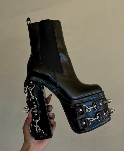 God Of Ruin, Normcore Fashion, Goth Shoes, Girls High Heels, Rina Kent, Chunky Shoes, Shoe Inspo, Jewelry Outfit, Goth Outfits