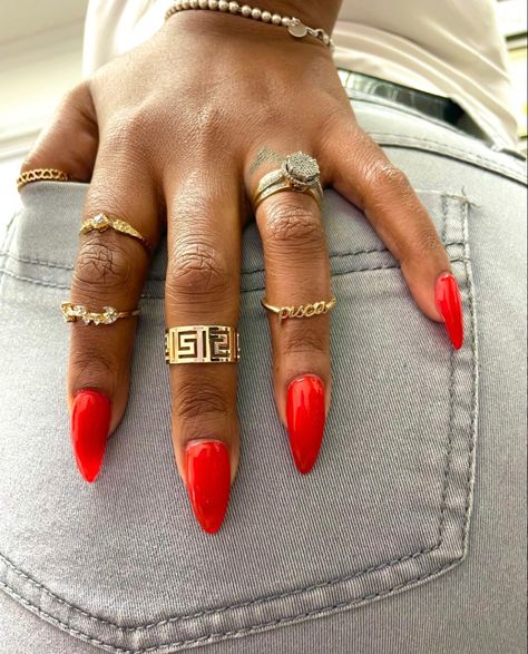 Pretty Almond Nails Classy Black, Red Nails On Black Women, Red Nails Dark Skin, Red Nails On Brown Skin, Red Nails On Dark Skin, Nail Colors For Brown Skin, Colors For Brown Skin, Black Woman Nails, Black Almond Nails