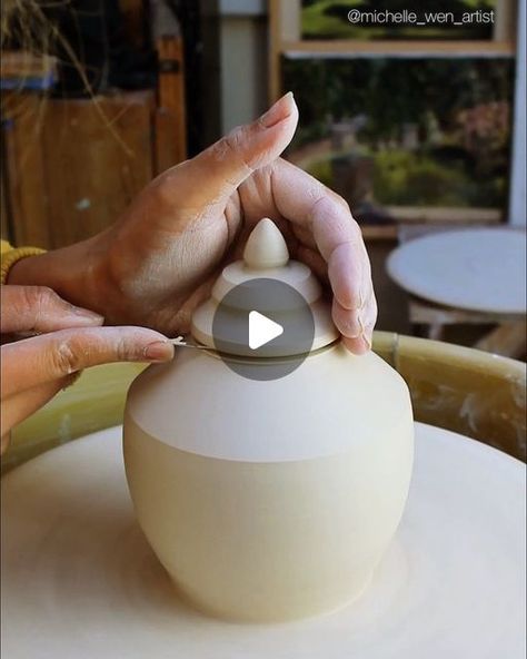 Wheelthrowing Pottery, Thrown Pottery Ideas, Ceramics Decor, Throwing Pottery, Pottery Instagram, Pottery Tea Pot, Pottery Bottles, Pottery Lessons, Pottery Videos