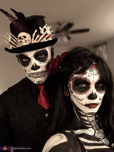 Day of the Dead - 2018 Halloween Costume Contest HeatherHaydenArt on Facebook Day Of Dead Costume, Halloween Makeup Sugar Skull, Sugar Skull Costume, Halloweenský Makeup, Day Of The Dead Party, Dead Makeup, Sugar Skull Halloween, Creepy Halloween Makeup, Cute Halloween Makeup