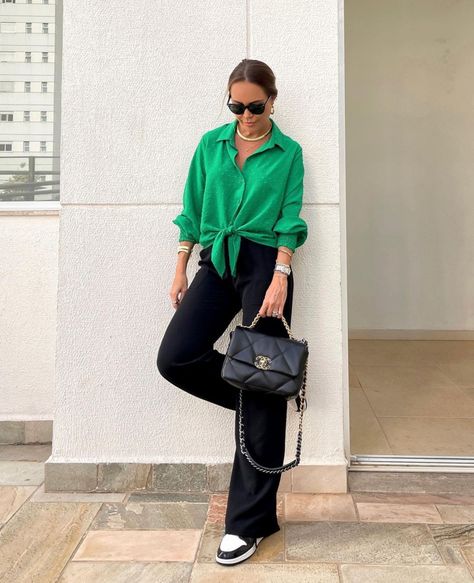 Chanel 19 Bag Outfit, Chanel 19 Black, Chanel 19 Bag, Green Outfits, Chanel 19, Bag Outfit, Green Outfit, Cloth Bags, Fashion Inspo