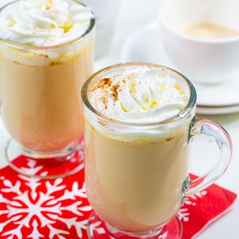 Crock Pot Rumchata White Hot Chocolate- only 5 ingredients needed to make this delicious holiday hot chocolate. Rumchata Hot Chocolate, Spicy Southern Kitchen, Holiday Hot Chocolate, Crockpot Hot Chocolate, White Hot Chocolate, Southern Kitchen, Vanilla Whipped Cream, Cinnamon Flavor, Christmas Appetizers