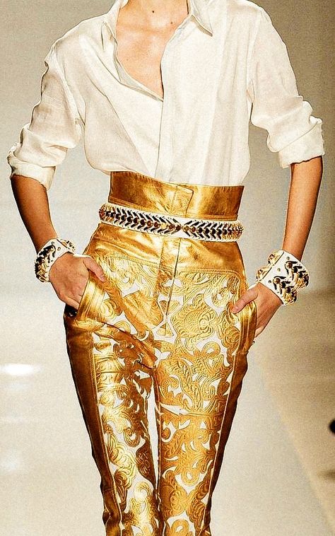 Gold Top Outfit, Inspirational Outfits, Colors Aesthetic, Royal Dresses, Glitz And Glam, Business Dresses, Boho Chic Fashion, Passion For Fashion, New Outfits