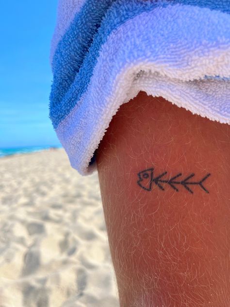 Beach Tattoos Aesthetic, Beach Vacation Tattoo, Vacation Tattoos Small Beach, Beach Girl Tattoo Ideas, Summer Tattoo Ideas Beach, Coconut Girl Tattoo, Small Florida Tattoo, Beach Girl Tattoo, Matching Beach Tattoo