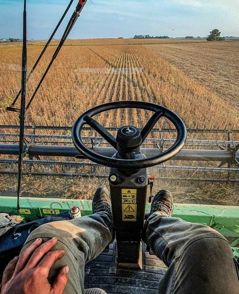 Farming Pictures, Farming Photography, John Deere Tractors Farms, Farmer Boy, Tractor Pictures, Harvest Farm, Farm Pictures, Farmer Girl, Female Farmer