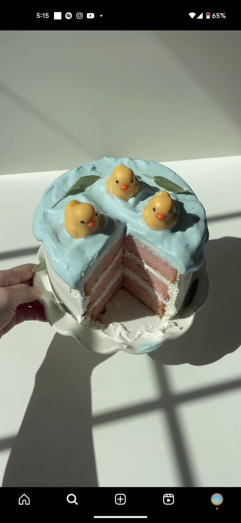 looks like theyre in a pond or lake and yes its from instagram somewhere Rubber Duck Cake, Pond Cake, Pool Cake, Duck Cake, Duck Birthday, Pretty Birthday Cakes, Cute Birthday Cakes, A Pond, Cookies Recipes Chocolate Chip