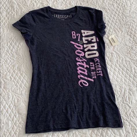 This T Shirt Is Very Comfortable And Brand New! Never Used! It Has A The Logo And Is Short Sleeves!! Cool T Shirts Women, Cute Shirts Y2k, Aero Shirts, 2000s Shirts, Early 2000s Outfits, Country Jeans, Women Graphic Tees, Mcbling Fashion, Cute T Shirts