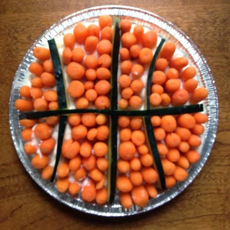 #Basketball Veggie Tray. #nbaplayoffs #recipe www.thestyleref.com Easy Ranch Dip, March Madness Snacks, Basketball Food, March Madness Party, Basketball Snacks, Basketball Treats, Memorial Day Recipes, March Madness Parties, Sports Snacks