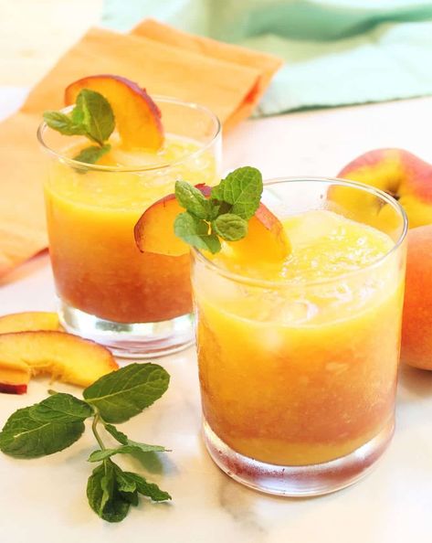 Peach Cocktails Vodka Summer Drinks, Peach Vodka Drinks Recipes, Peach Alcoholic Drink, Peach Juice Cocktail, Peach Cocktail Recipes, Peach Vodka Cocktails, Peach Vodka Drinks, Peach Cocktail Recipe, Cocktail With Vodka