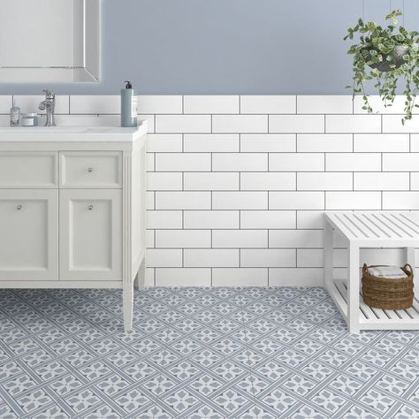 Patterned Bathroom Tiles, Suite Bathroom, Floor Tile Design, Bad Inspiration, Patterned Floor Tiles, Room Tiles, Feature Tiles, Bathroom Tiles, Pattern Wall