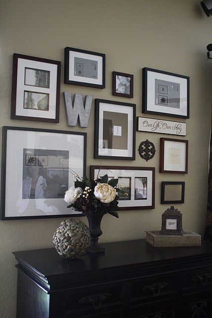 gorgeous gallery wall- need to do this with all our family photos down the hallway Photowall Ideas, Picture Arrangements, Photo Walls, Framed Pictures, Picture Hanging, Wall Gallery, Hanging Pictures, Picture Collage, New Wall